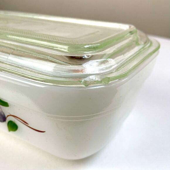 Vintage 1950's Fire King Gay Fad Hand Painted Fruit Refrigerator Dish with Lid - Picture 2 of 9